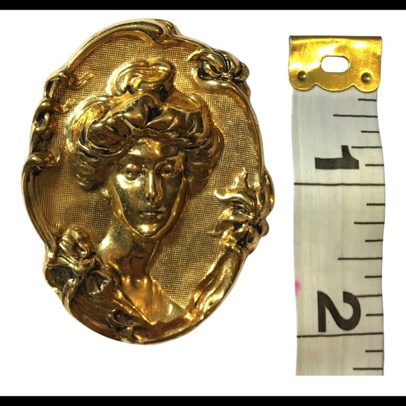 VINTAGE gold tone  Victorian brooch pin with lady face - Picture 4 of 9